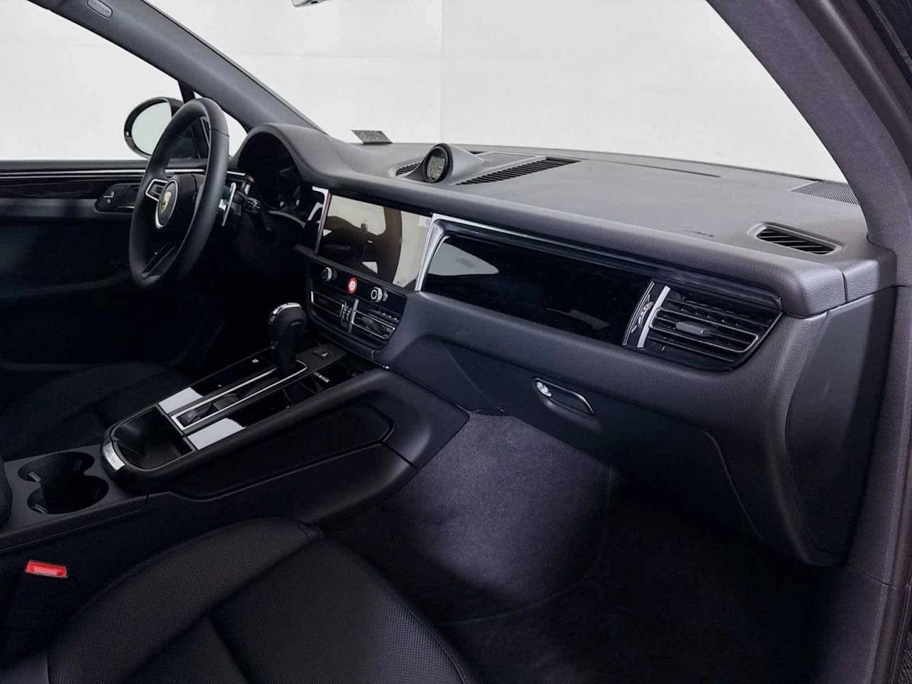 2025 Porsche Macan AWD