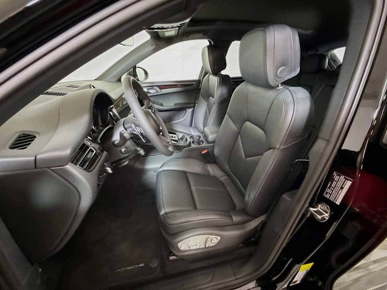 2025 Porsche Macan AWD