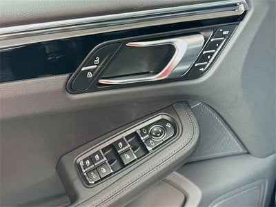 2025 Porsche Macan AWD