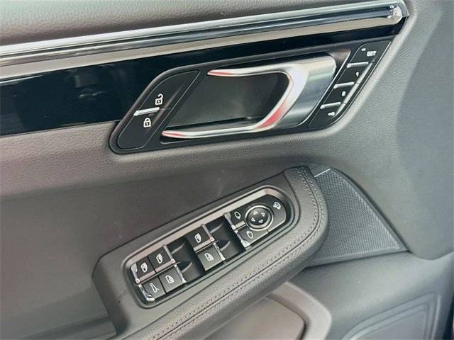 2025 Porsche Macan AWD