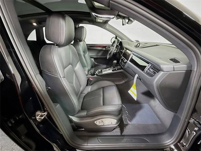 2025 Porsche Macan AWD