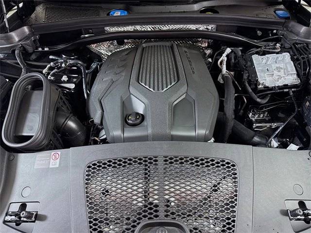 2025 Porsche Macan AWD