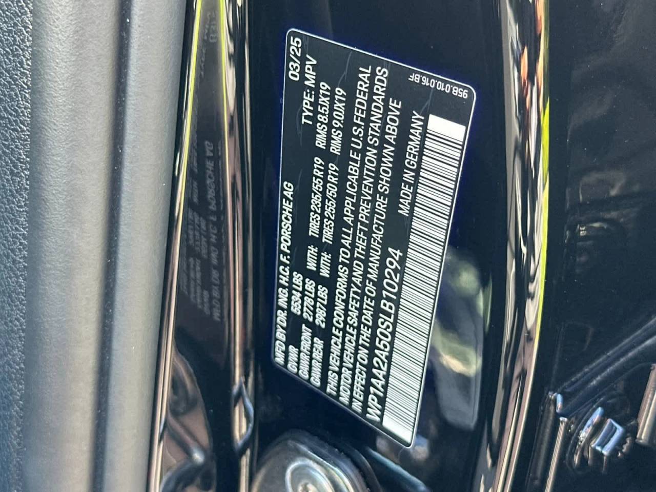 2025 Porsche Macan Base