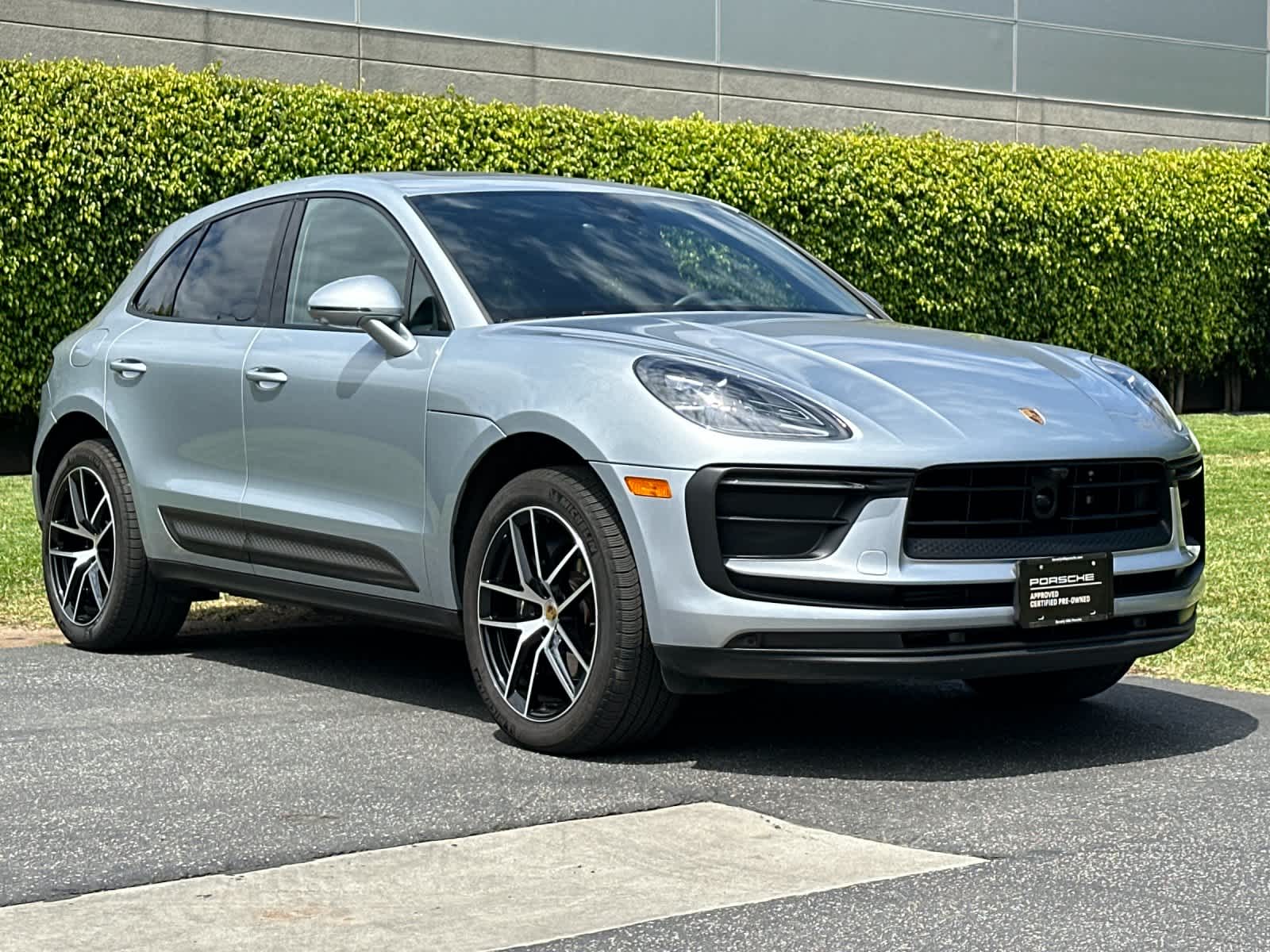 2025 Porsche Macan Base