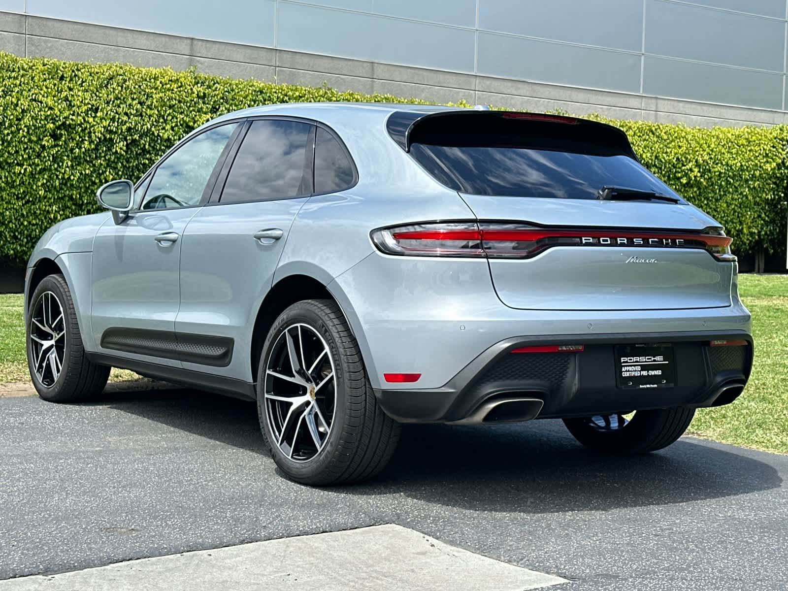 2025 Porsche Macan Base