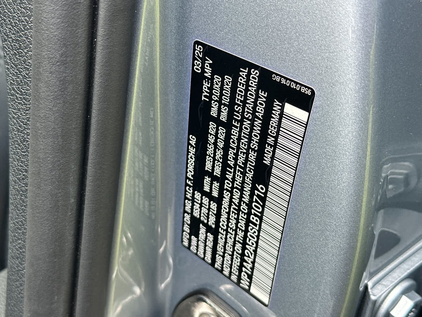 2025 Porsche Macan Base