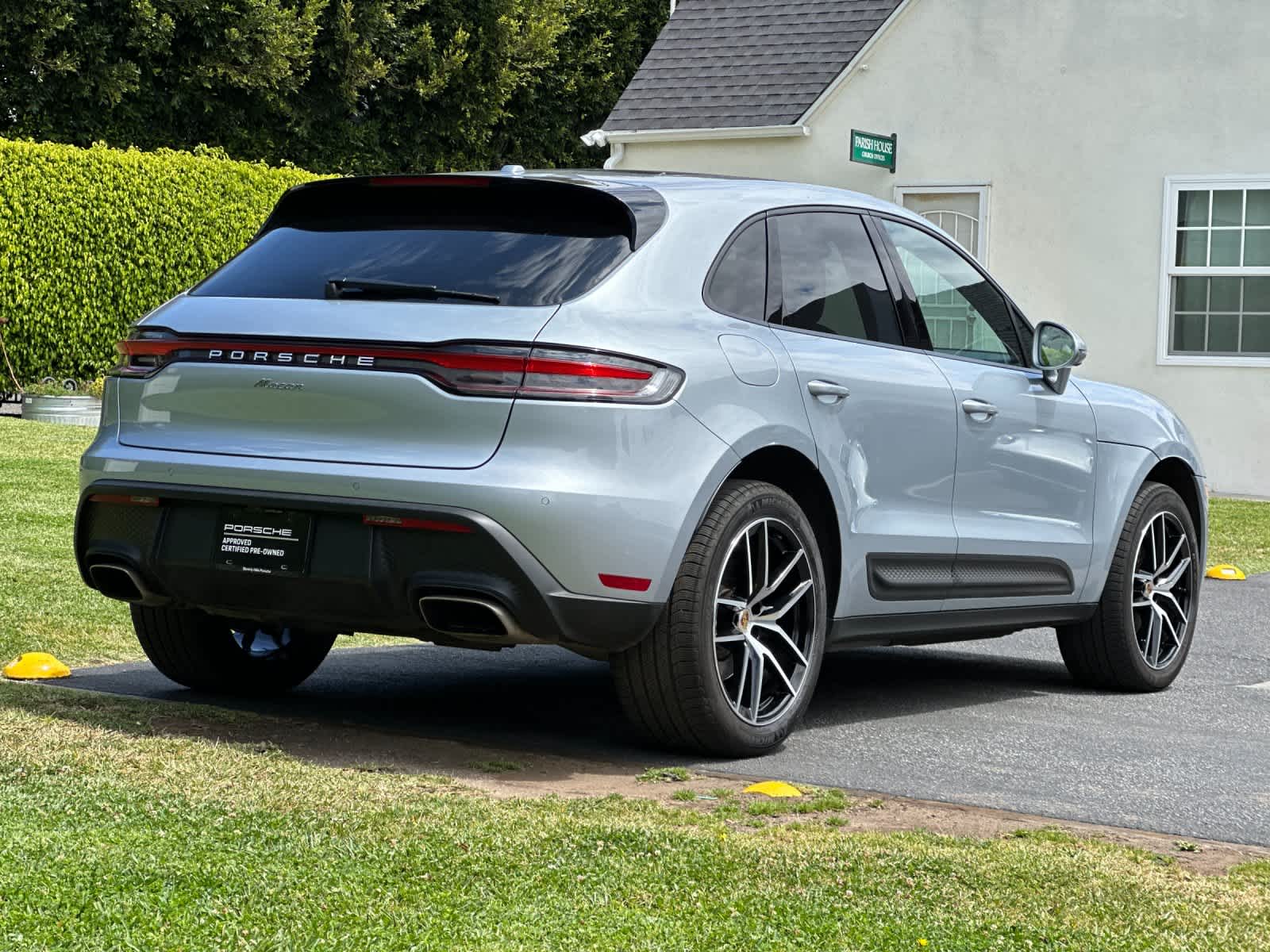 2025 Porsche Macan Base