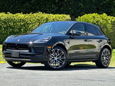 2025 Porsche Macan Base