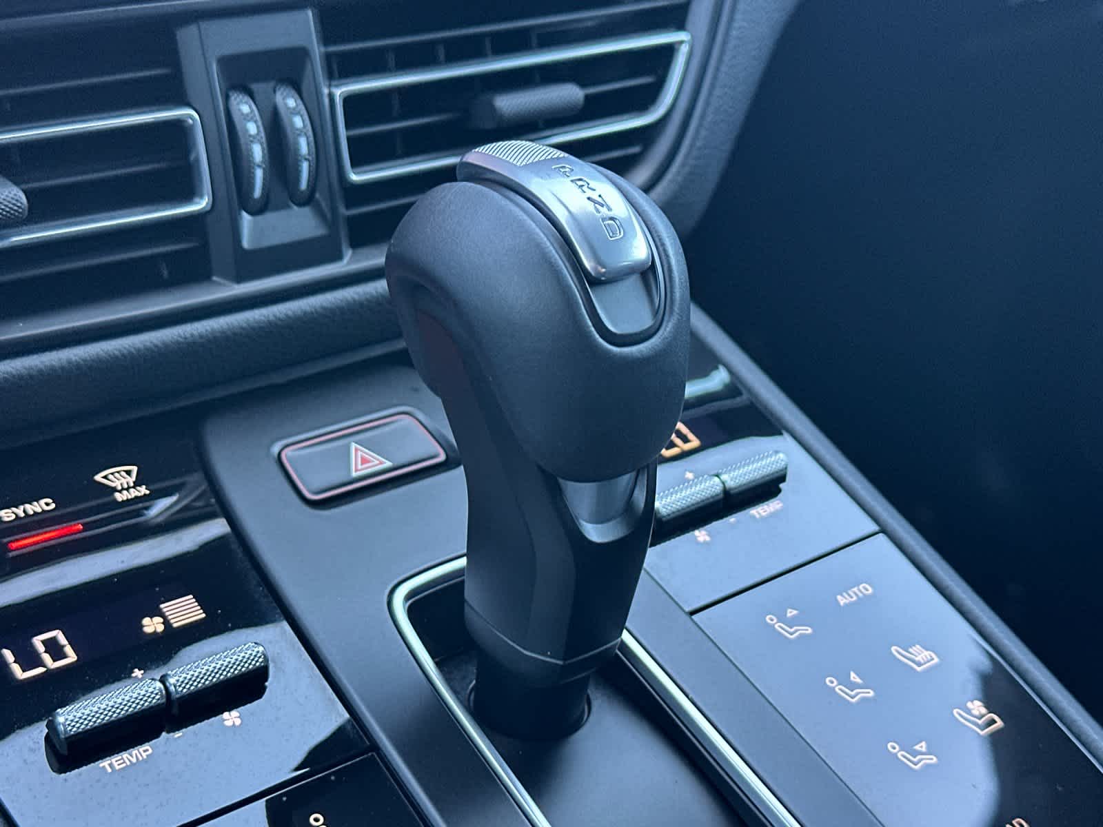2025 Porsche Macan Base