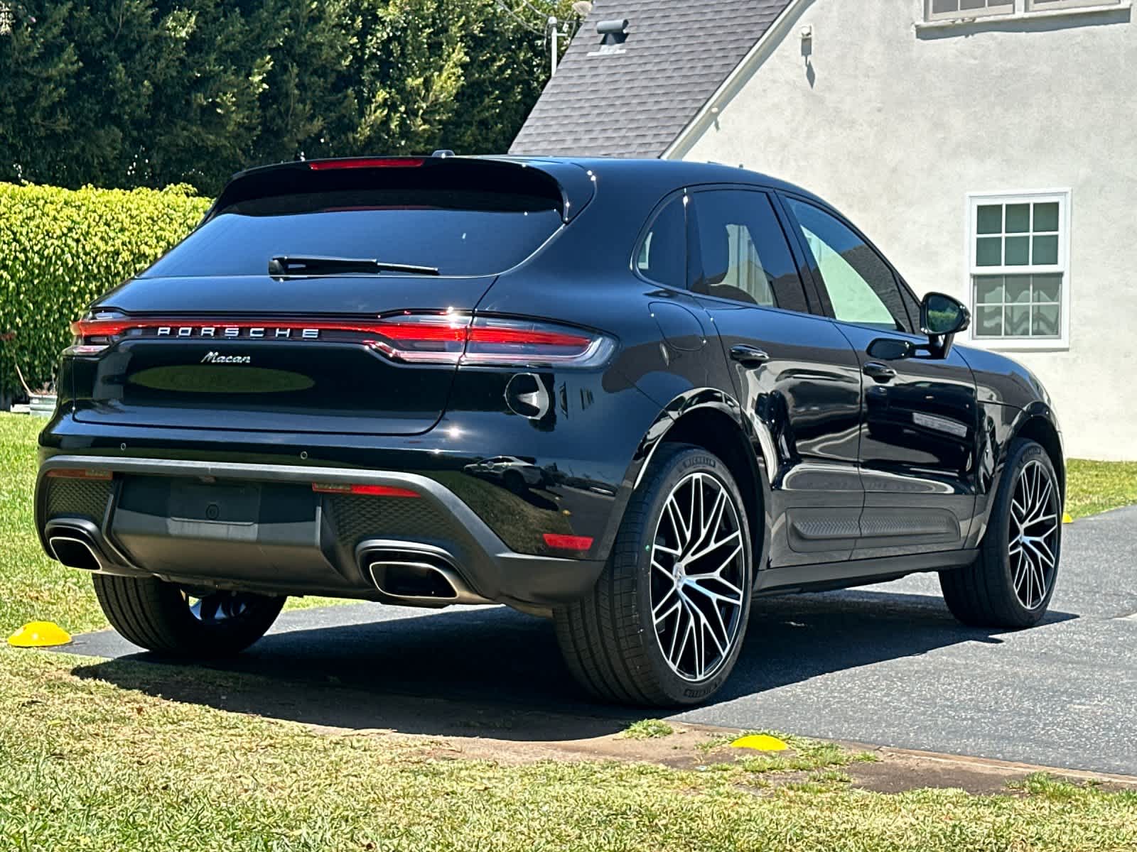 2025 Porsche Macan Base