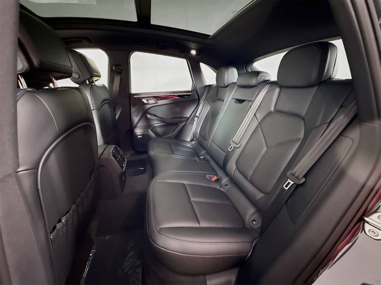 2025 Porsche Macan Macan