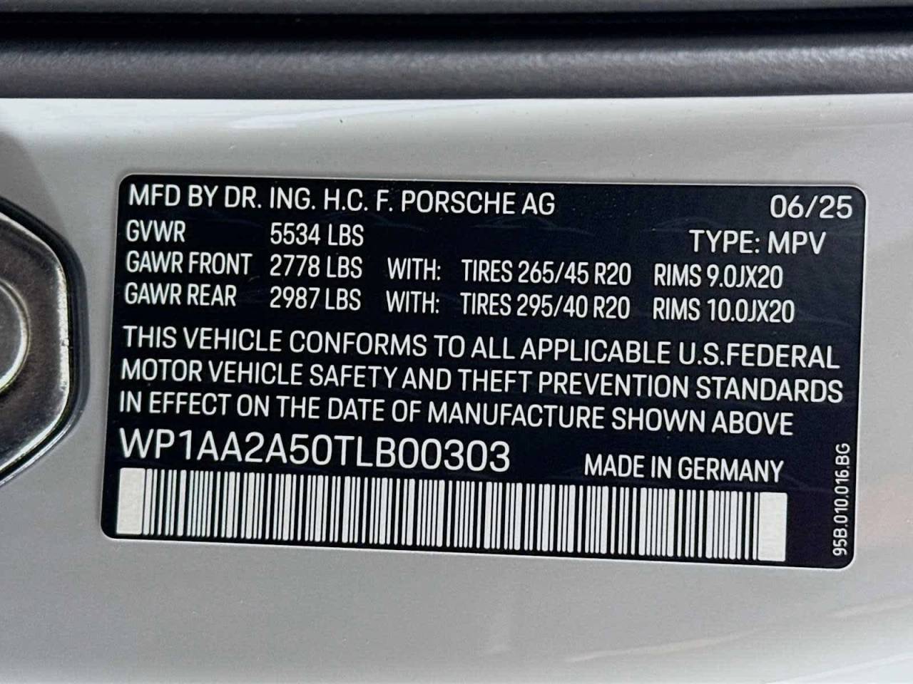 2026 Porsche Macan AWD