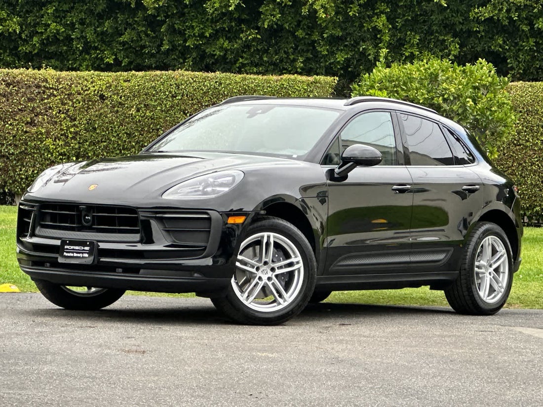 2026 Porsche Macan — photo 1 of 33