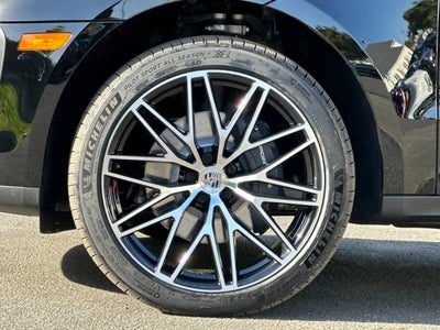 2026 Porsche Macan AWD