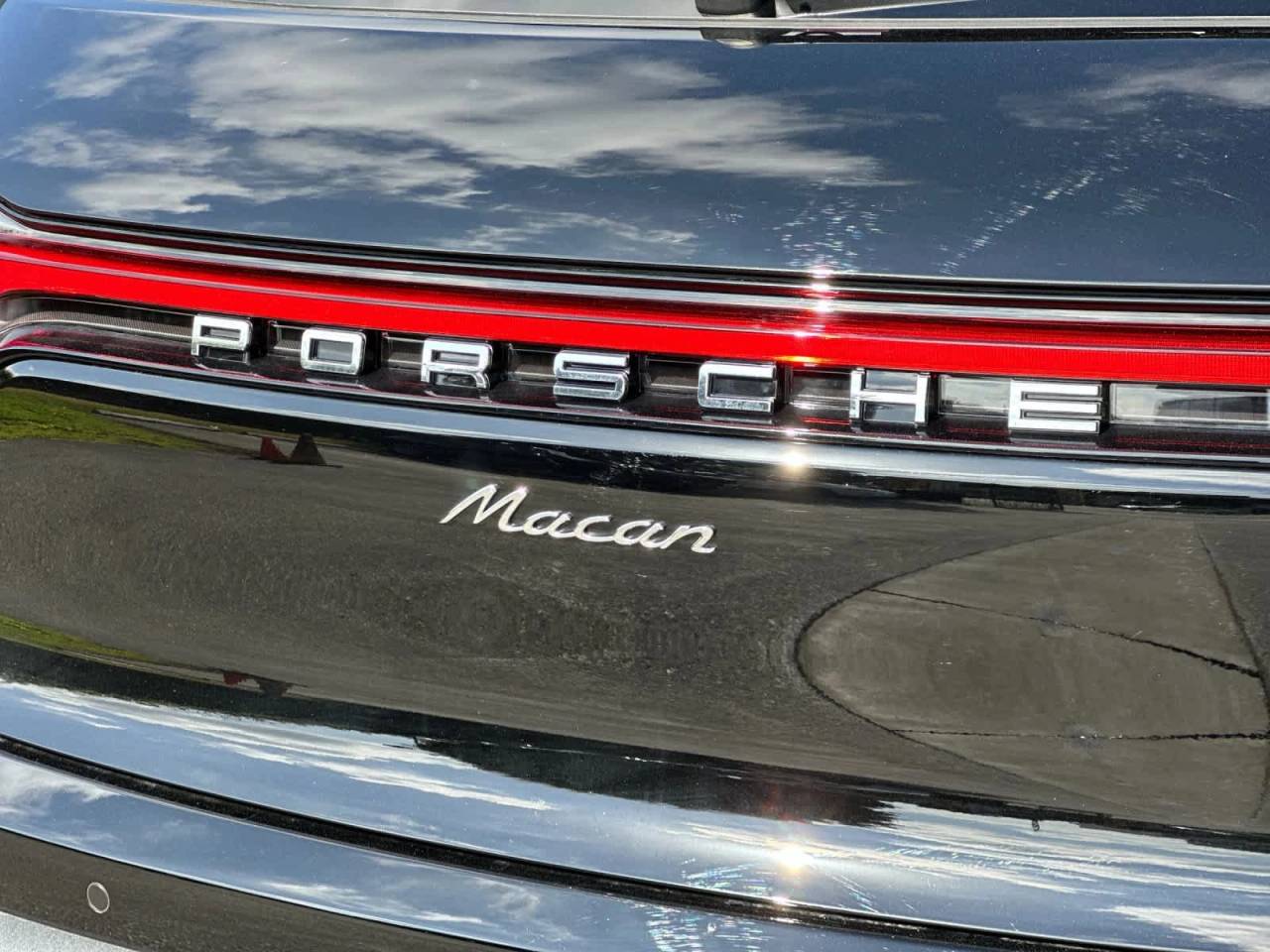 2026 Porsche Macan Base