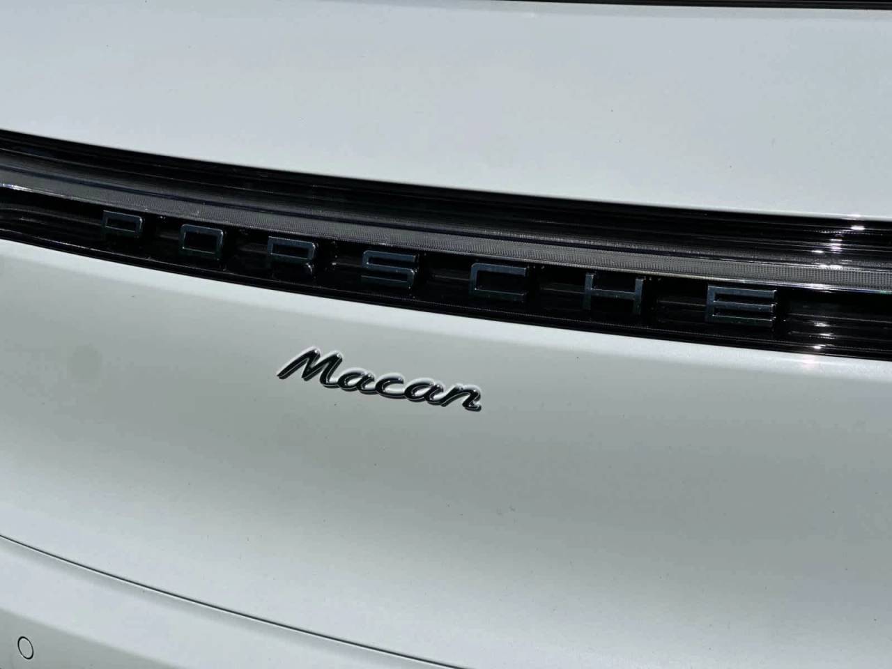 2026 Porsche Macan Base