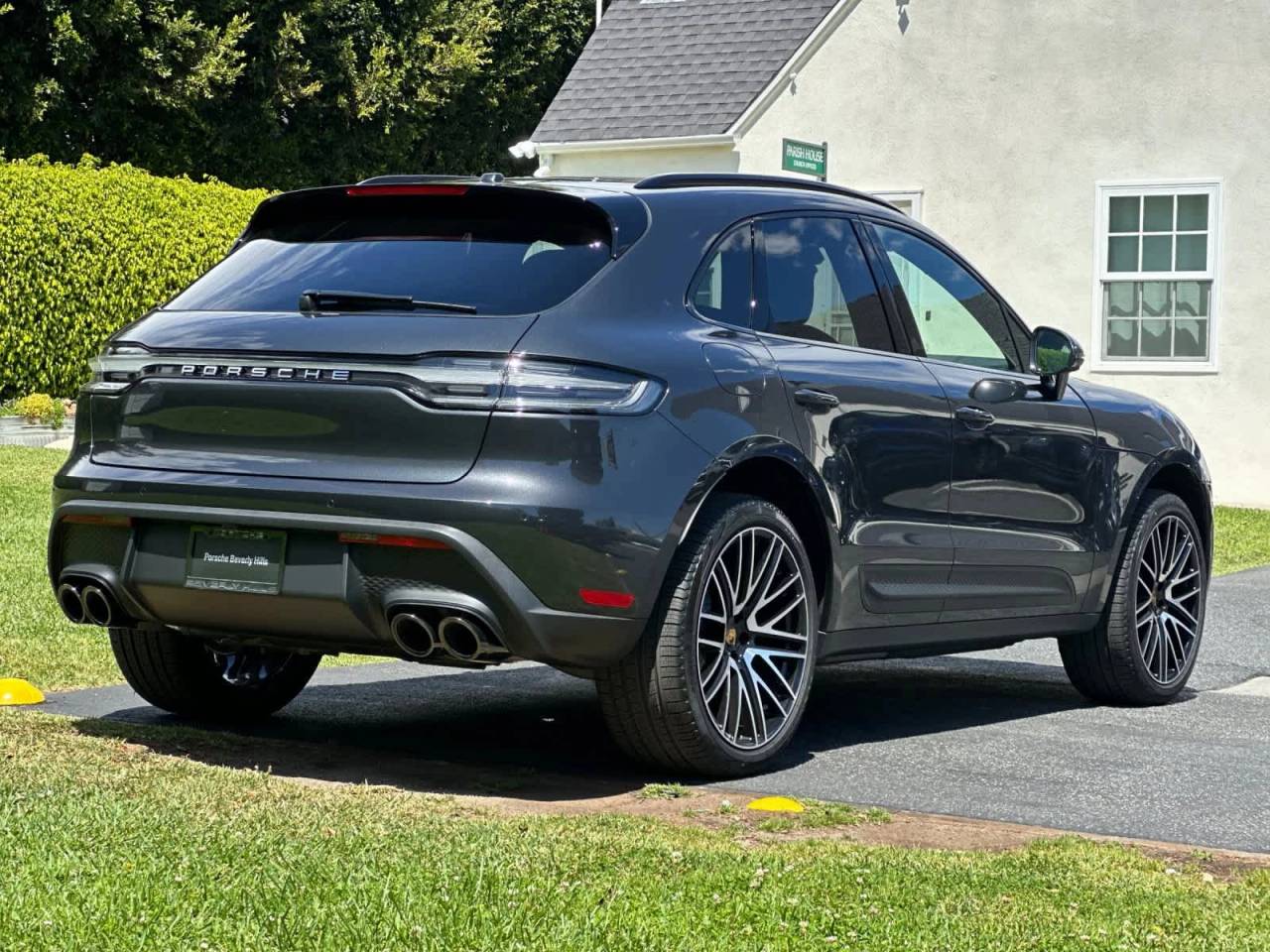 2026 Porsche Macan Base