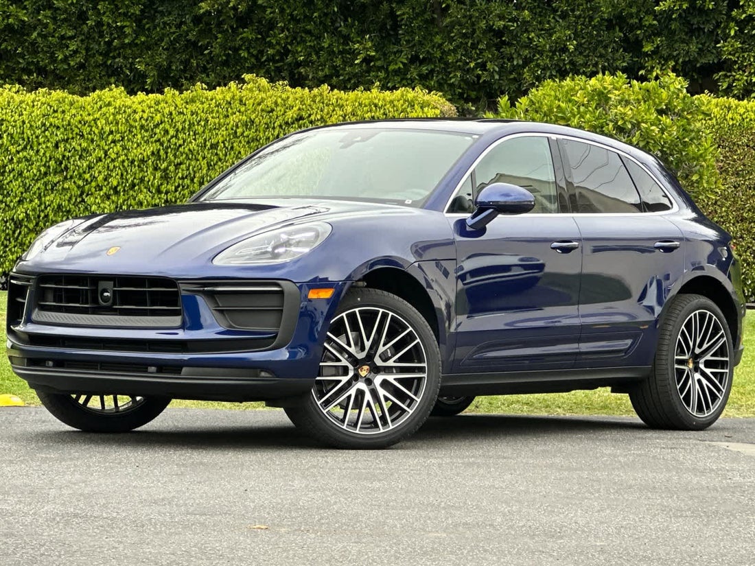 2026 Porsche Macan — photo 1 of 33
