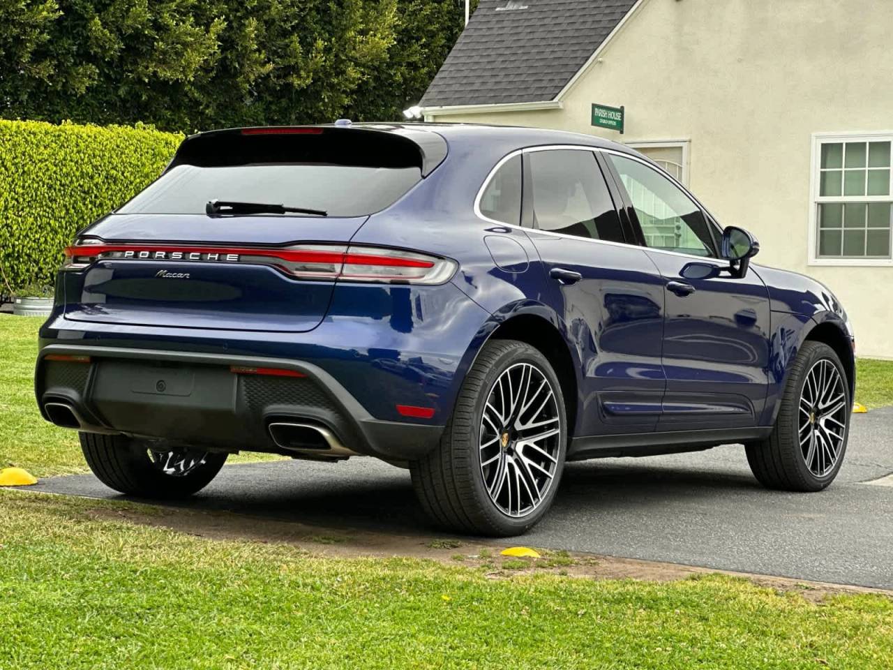 2026 Porsche Macan Base
