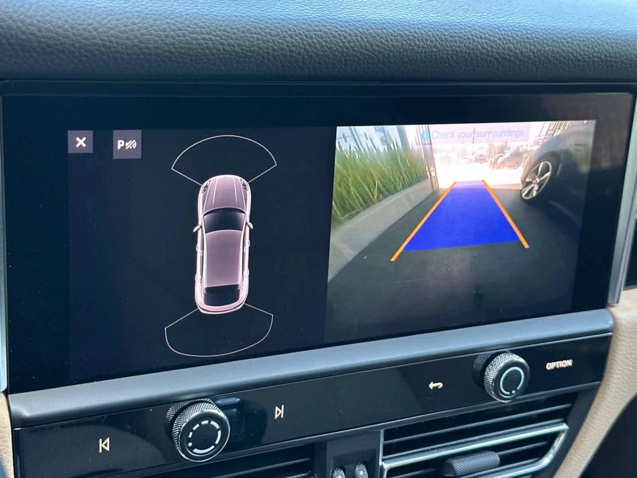 2022 Porsche Macan Base