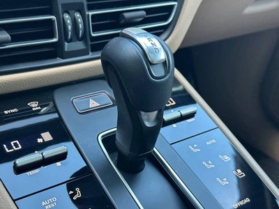 2022 Porsche Macan Base