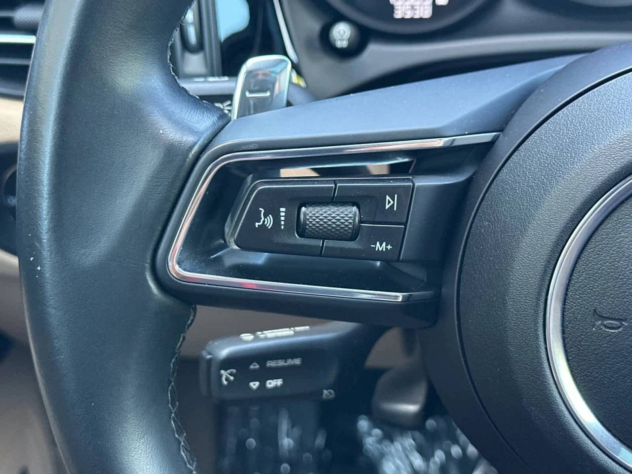 2022 Porsche Macan Base