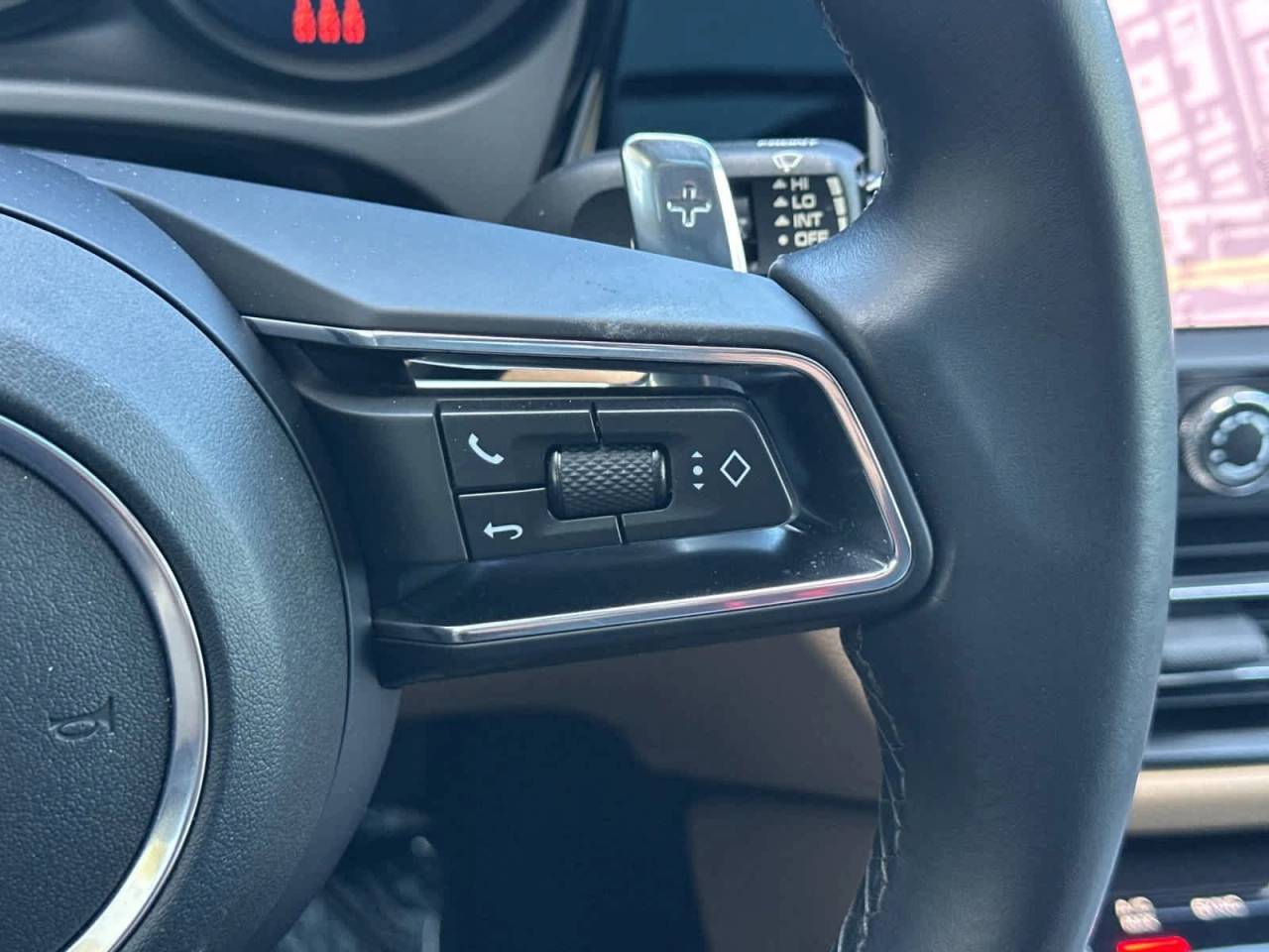 2022 Porsche Macan Base