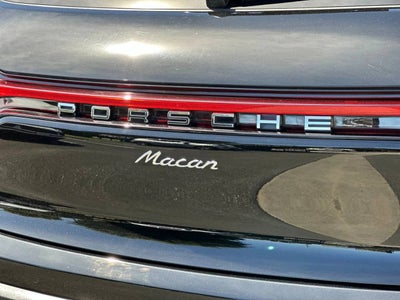 2022 Porsche Macan Base