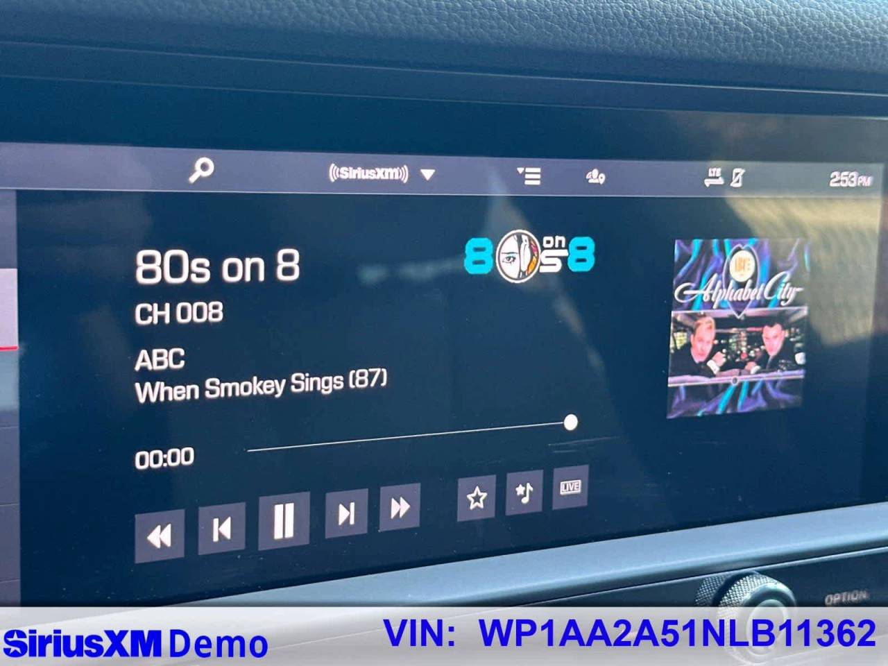 2022 Porsche Macan Base