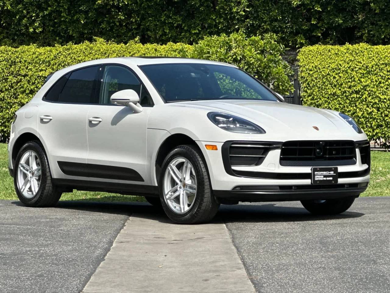 2023 Porsche Macan Base