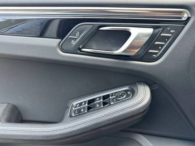 2023 Porsche Macan Base