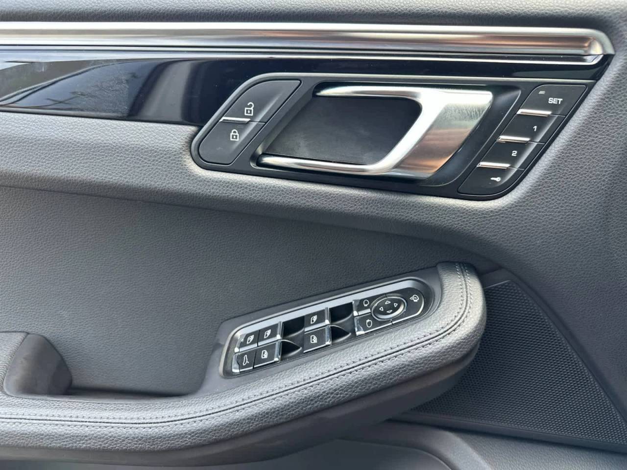 2023 Porsche Macan Base