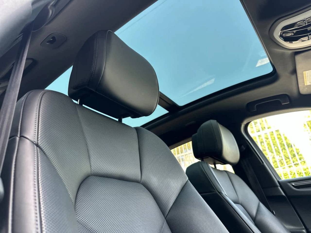 2023 Porsche Macan Base