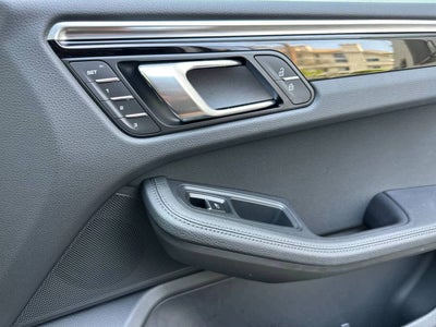 2023 Porsche Macan Base