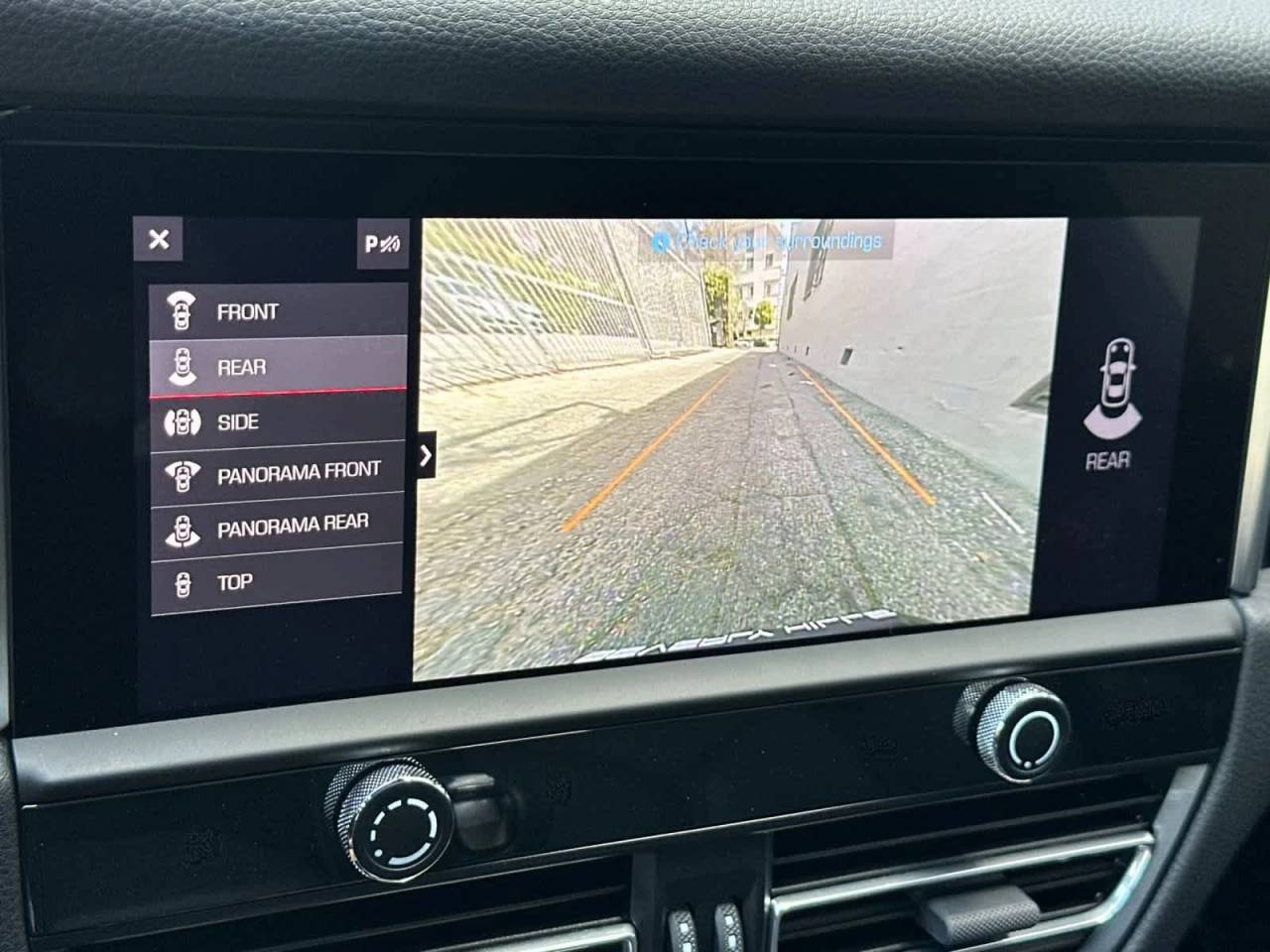 2023 Porsche Macan Base