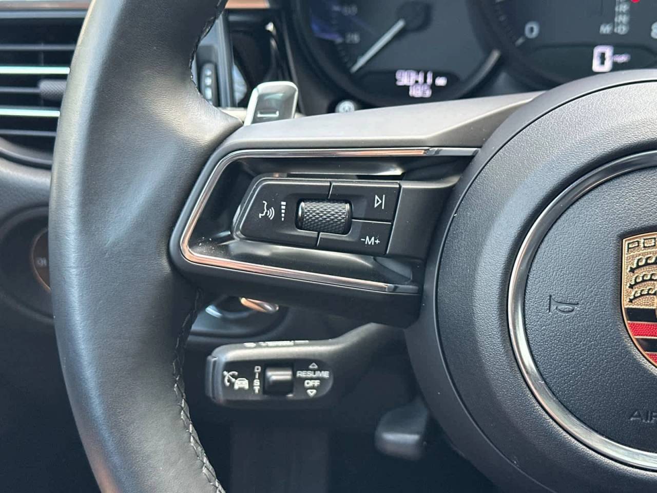 2023 Porsche Macan Base