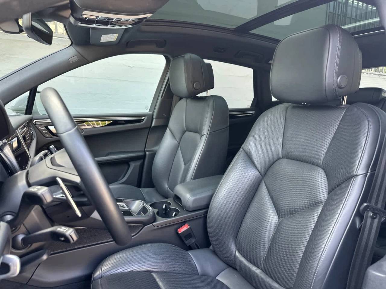 2023 Porsche Macan Base