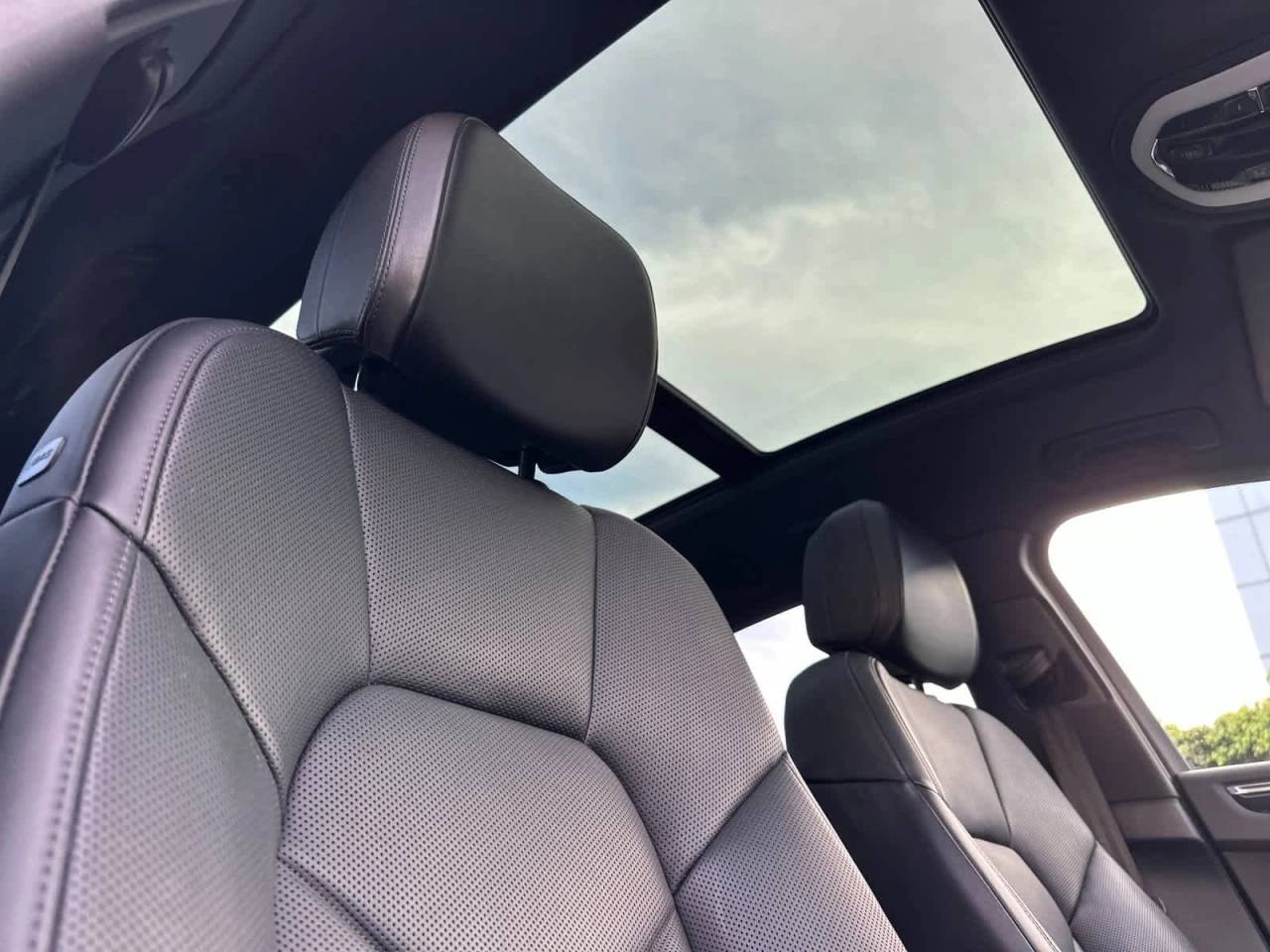 2025 Porsche Macan Base