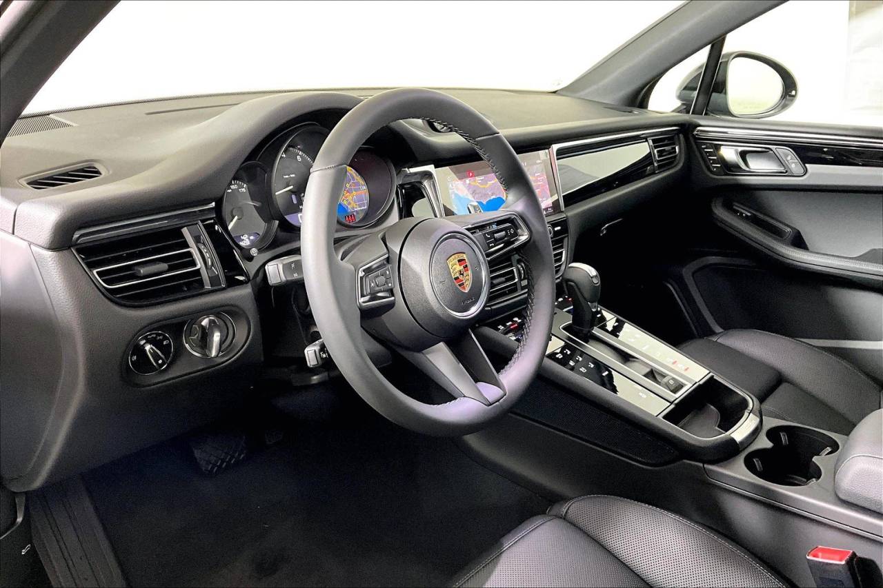 2025 Porsche Macan AWD