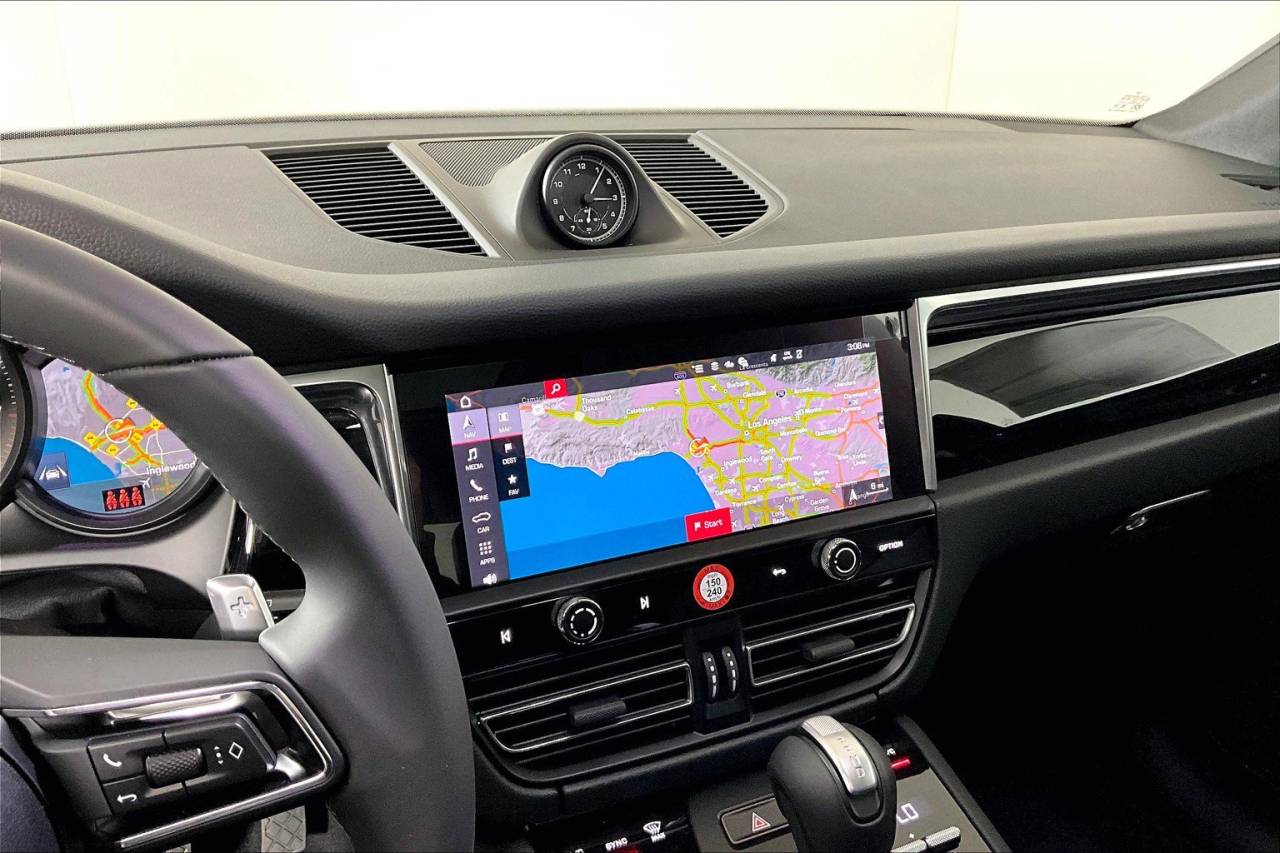 2025 Porsche Macan AWD