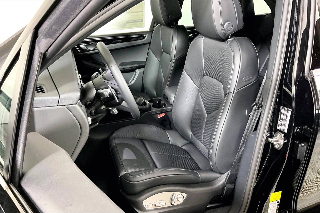 2025 Porsche Macan AWD