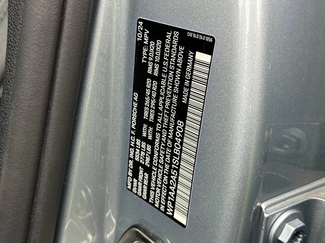 2025 Porsche Macan Base