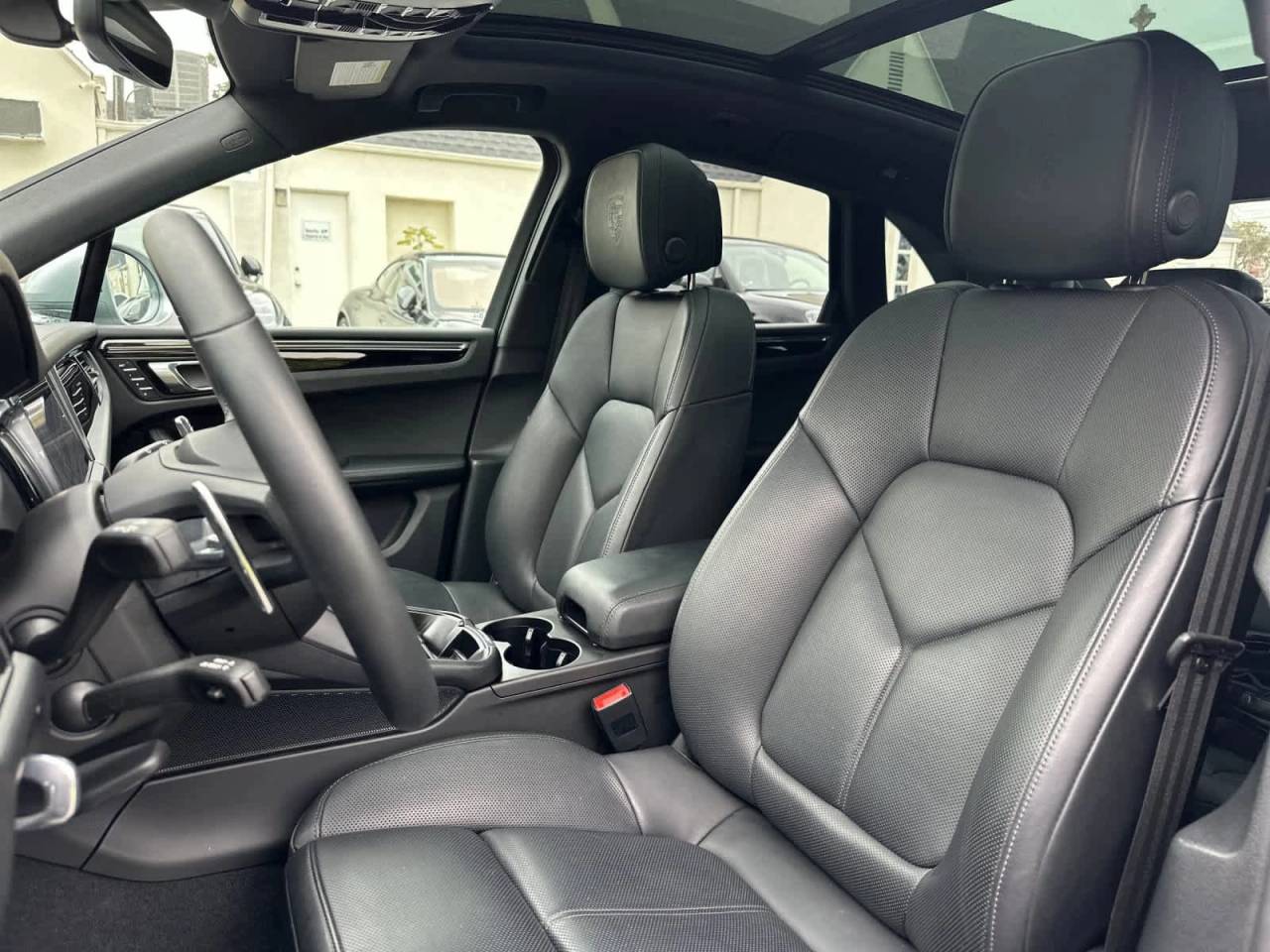 2025 Porsche Macan Base