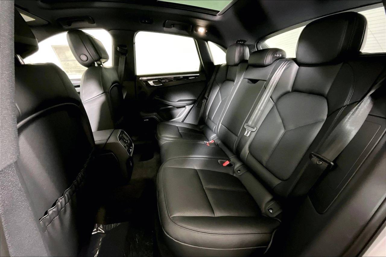 2025 Porsche Macan AWD