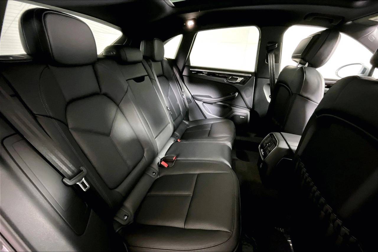 2025 Porsche Macan AWD