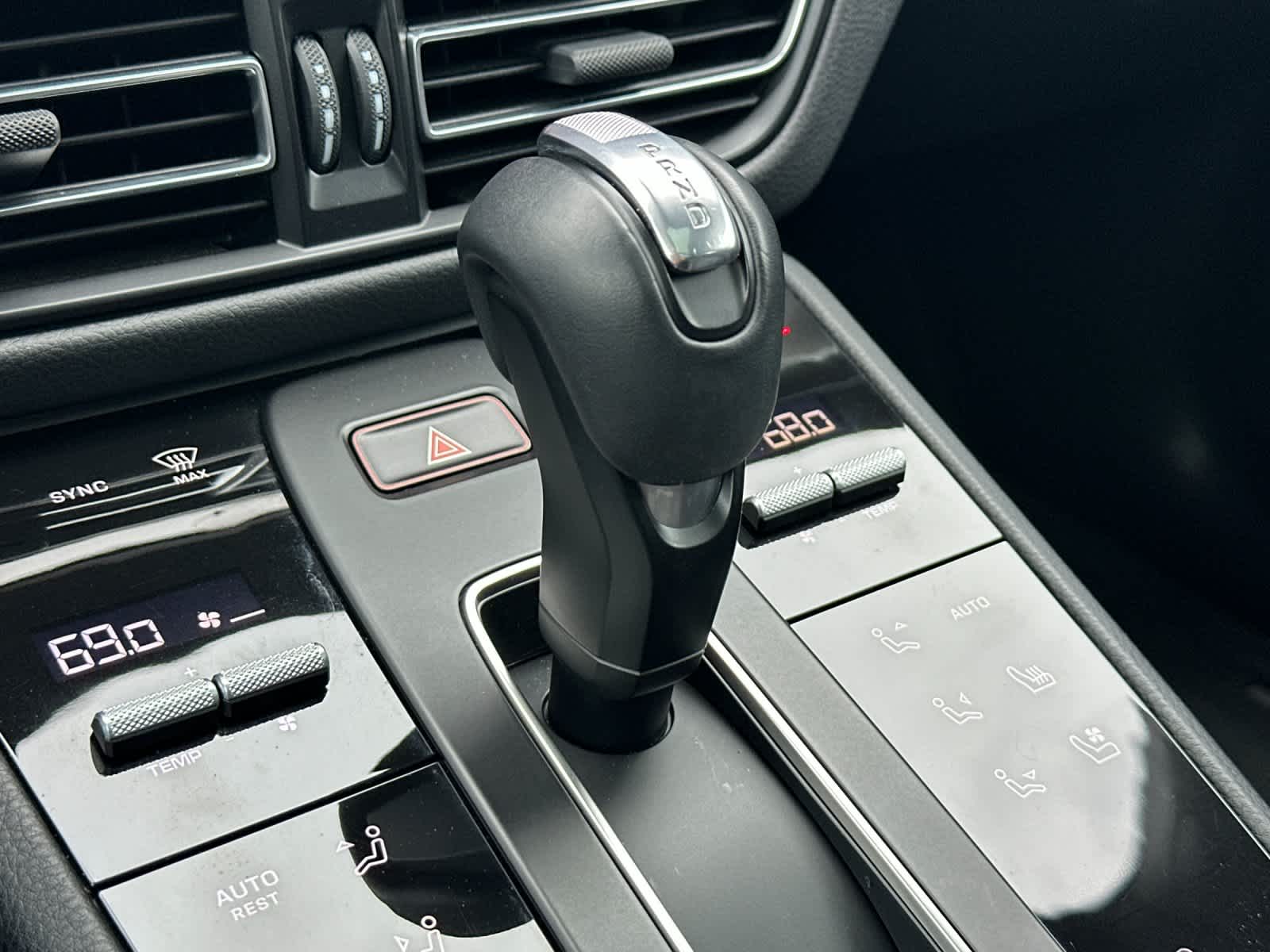2025 Porsche Macan Base