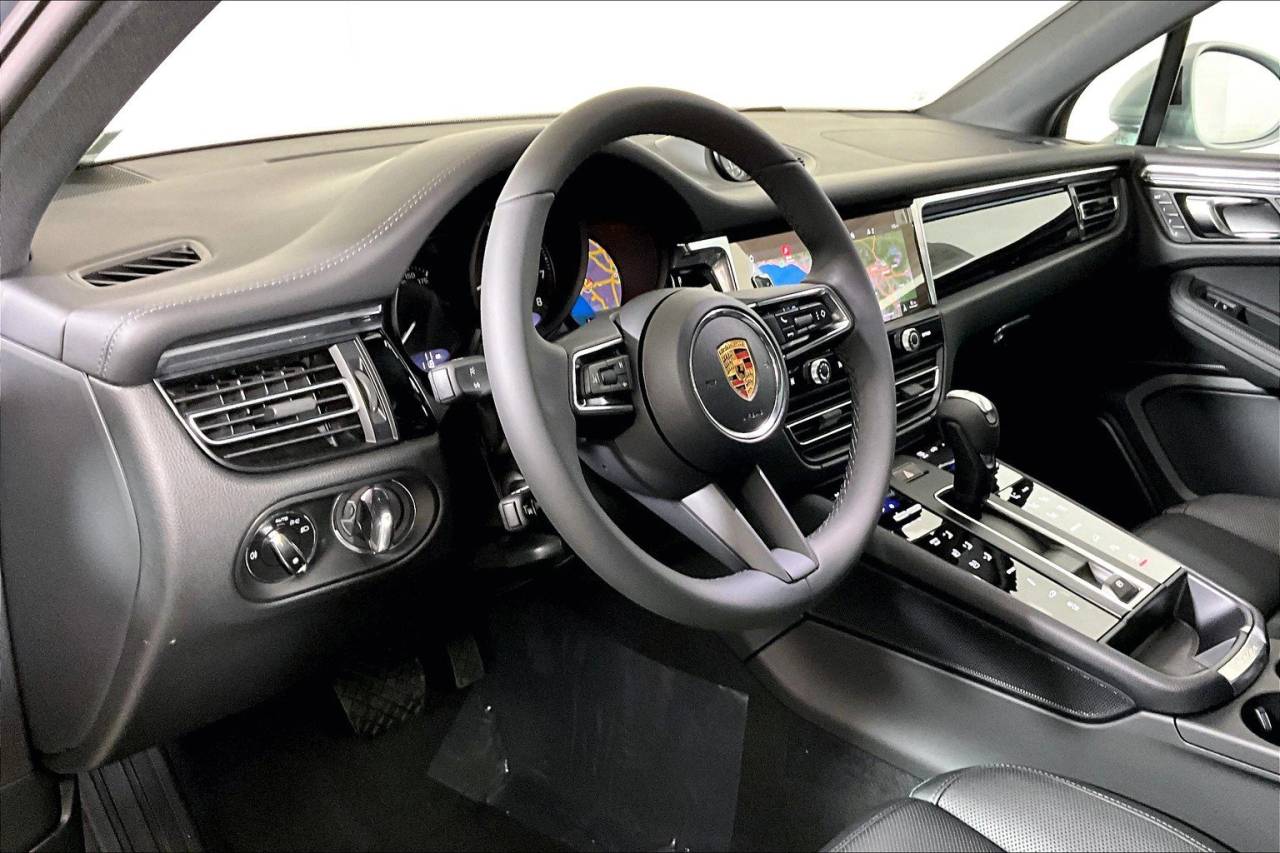 2025 Porsche Macan AWD