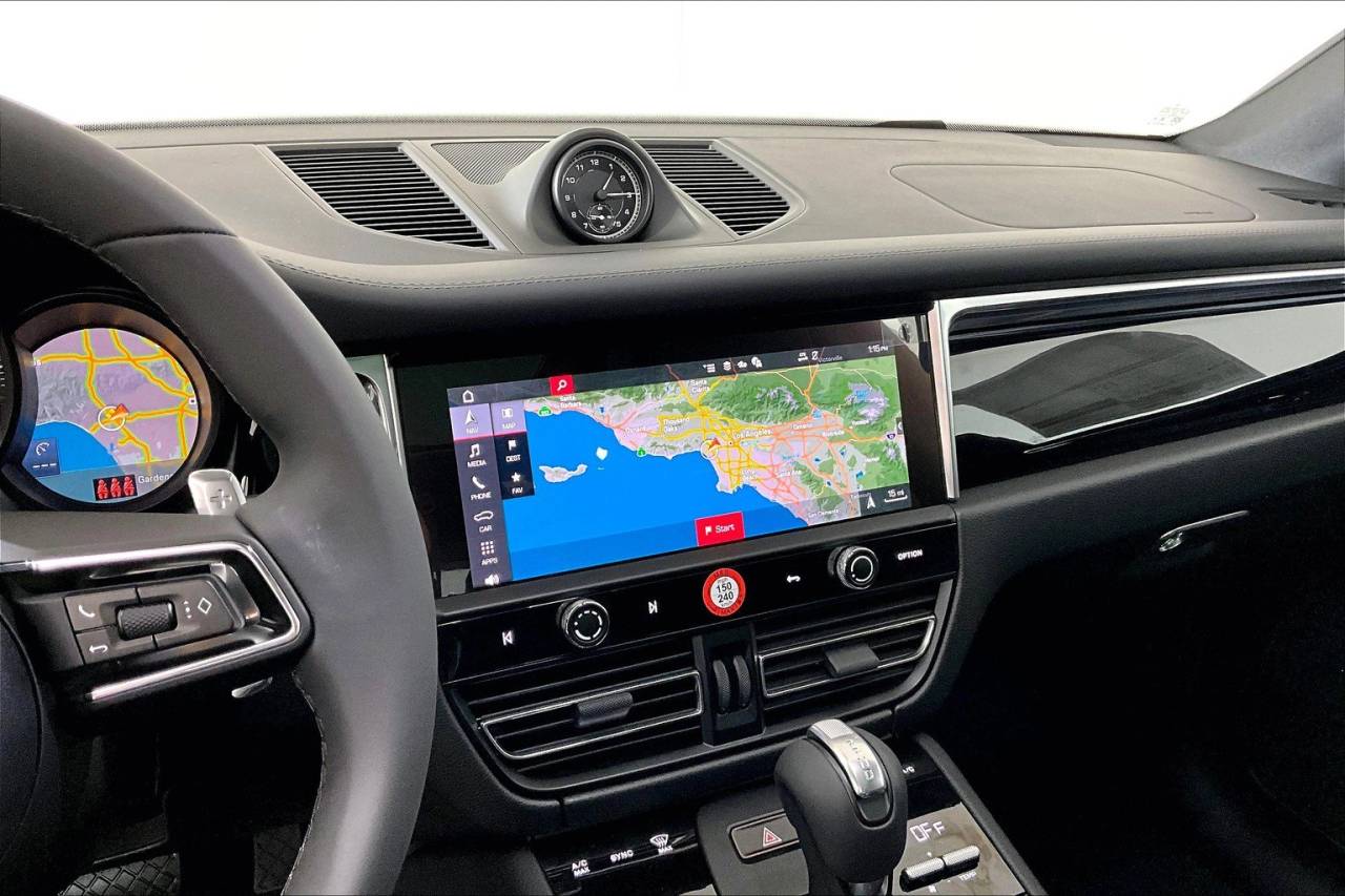 2025 Porsche Macan AWD