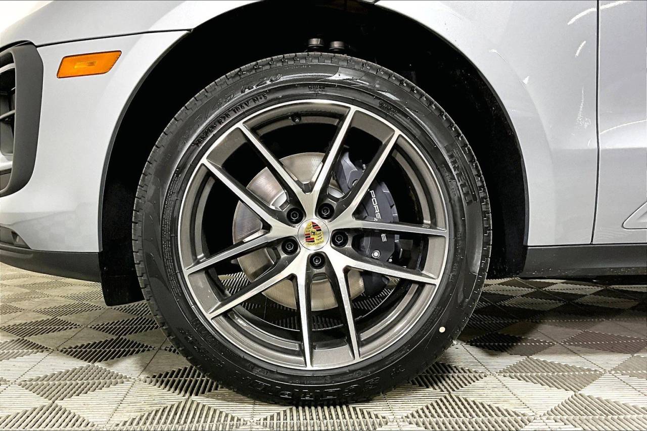 2025 Porsche Macan AWD