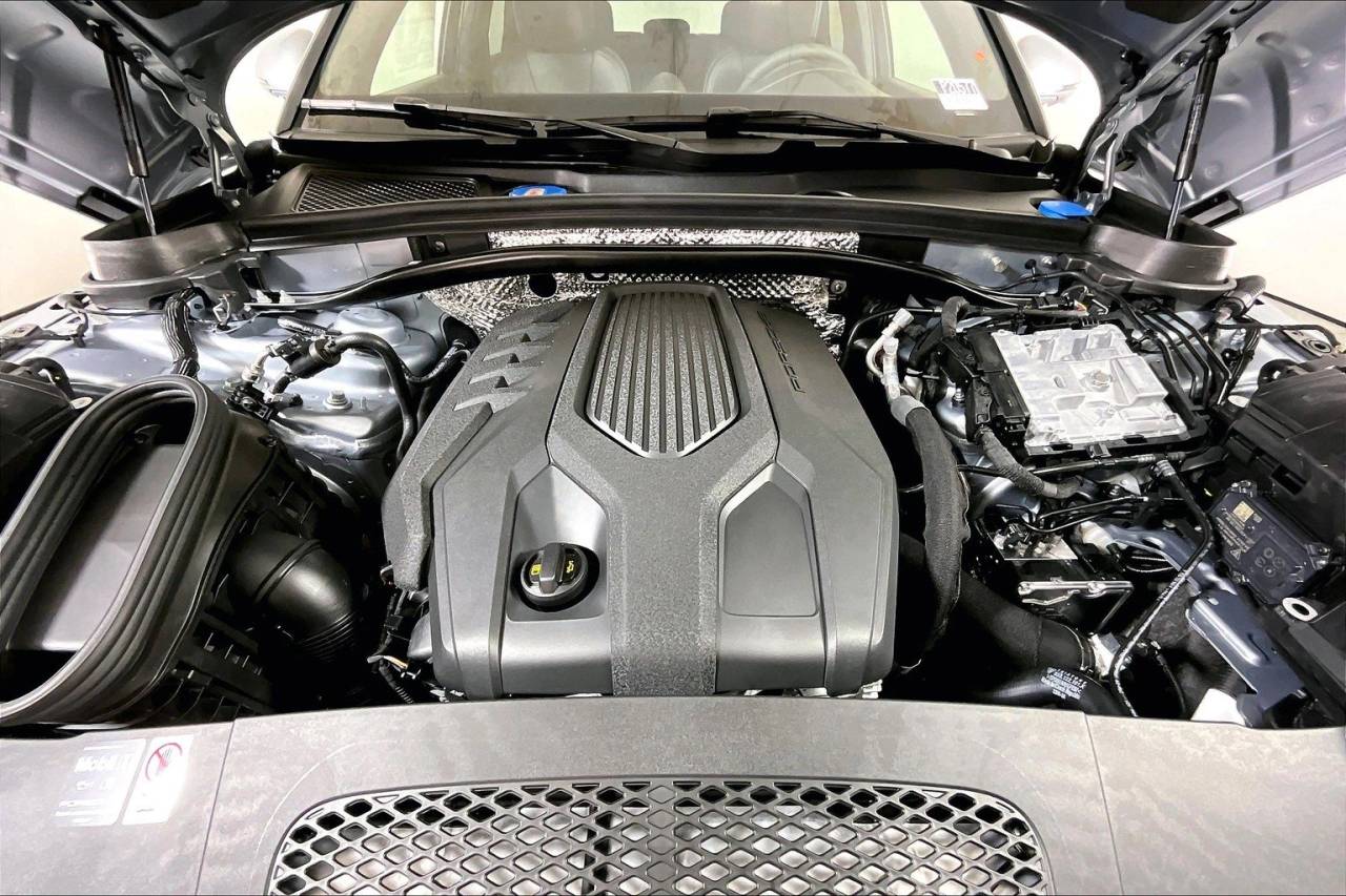 2025 Porsche Macan AWD